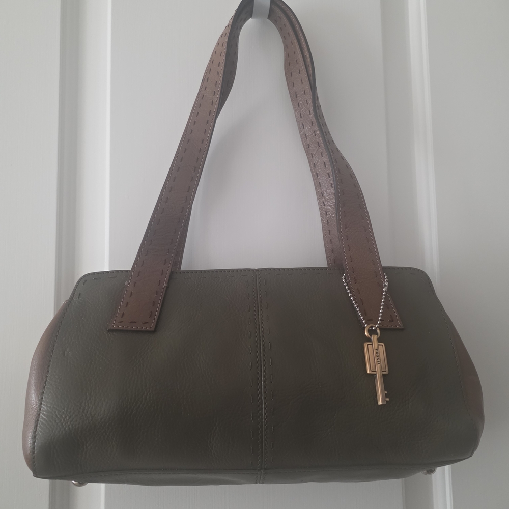 Vintage Fossil Genuine Leather Bag.